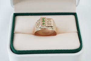 Anillo Quimbaya  con circones verdes en oro 18 quilates Anillo Quimbaya  con circones verdes en oro 18 quilates