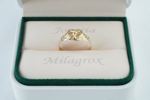 Anillo corazon con cristo  en oro 18 quilates Anillo corazon con cristo  en oro 18 quilates