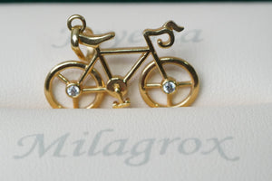 Dije Bicicleta con circón blanco en oro 18 quilates. Dije Bicicleta con circón blanco en oro 18 quilates.