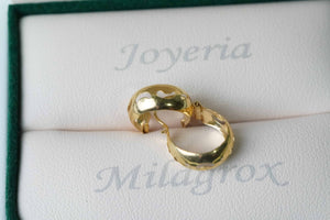 Candongas silueta de la luna en oro 18 quilates Candongas silueta de la luna en oro 18 quilates