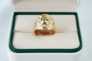Anillo León con circones verdes y blancos en Oro de 18 quilates