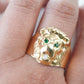Anillo León con circones verdes y blancos en Oro de 18 quilates