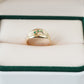 Anillo con circones verdes en oro 18 quilates