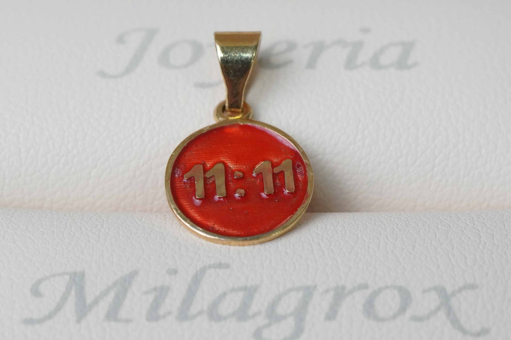 Dije 11:11 en Oro de 18 quilates