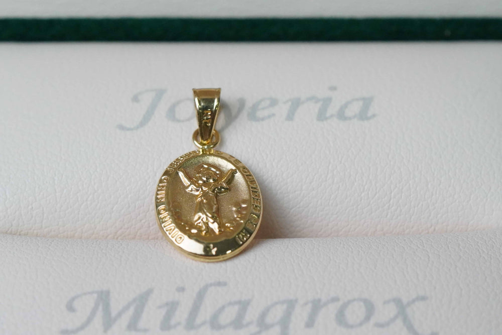 Dije Divino niño en oro 18 quilates